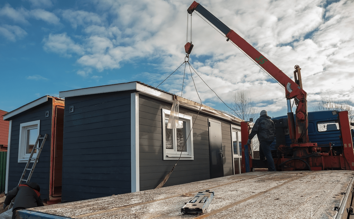 png/modular-home-delivery-to-jobsite-min